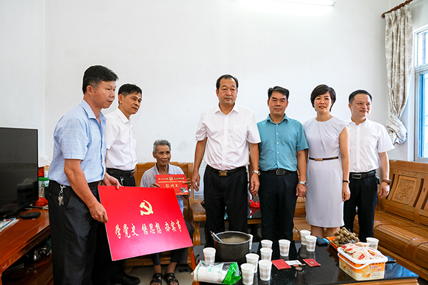 向英雄致敬 中裝建設聯合開展走訪慰問抗戰老兵活動